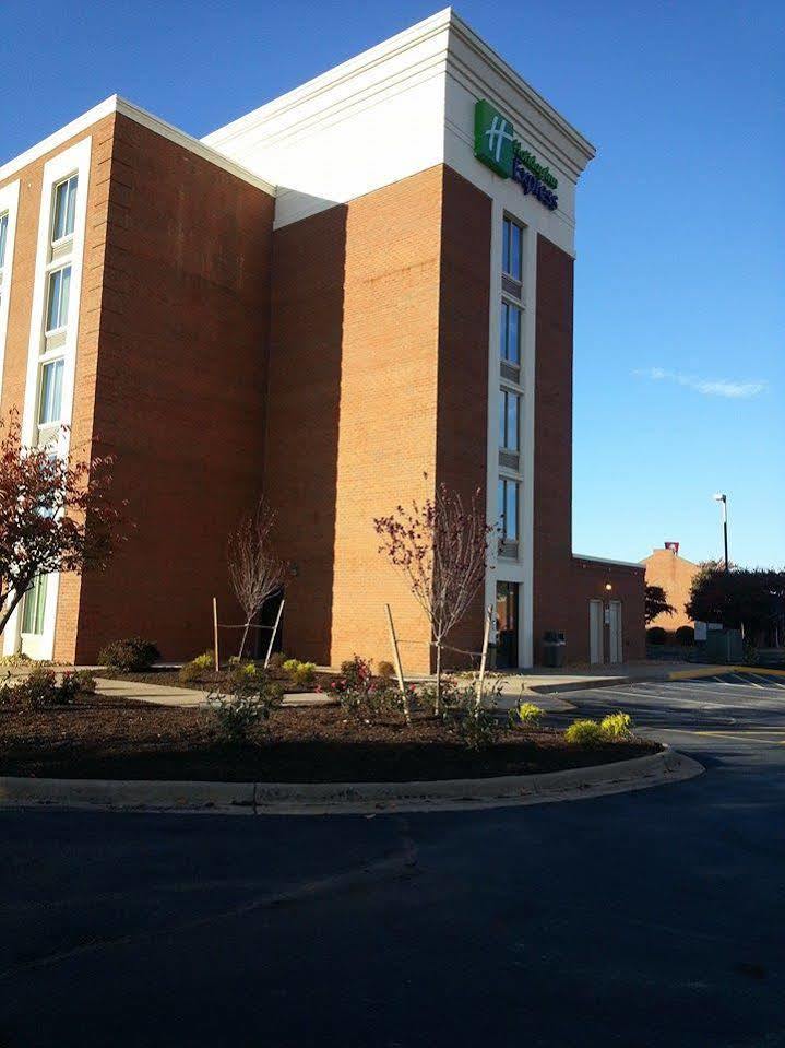 Holiday Inn Express Fredericksburg - Southpoint By Ihg Extérieur photo