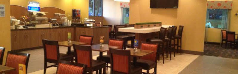 Holiday Inn Express Fredericksburg - Southpoint By Ihg Extérieur photo